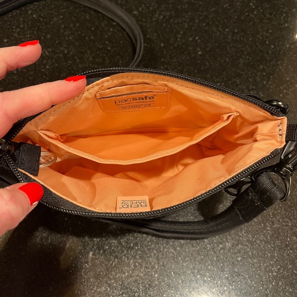 Pacsafe Citysafe CS25 Anti-Theft Crossbody & Hip Purse NWOT - Picture 7 of 9